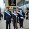 Chargenaufstellung vor der Messe-Halle